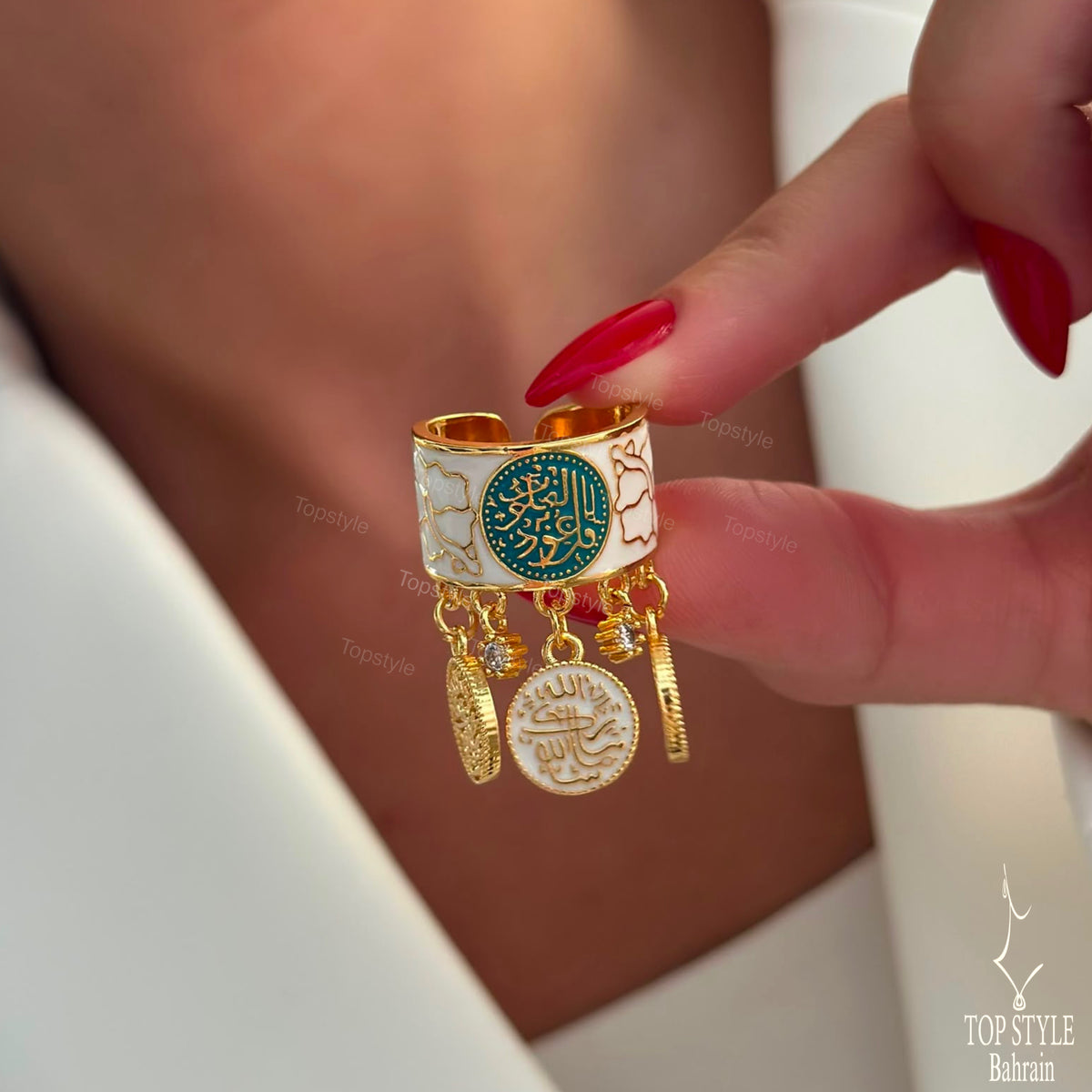 Qul Auzu Bi Rabbil Falaq (قل أعوذ برب الفلق) White Enamel Adjustable Ring - Gold Plated